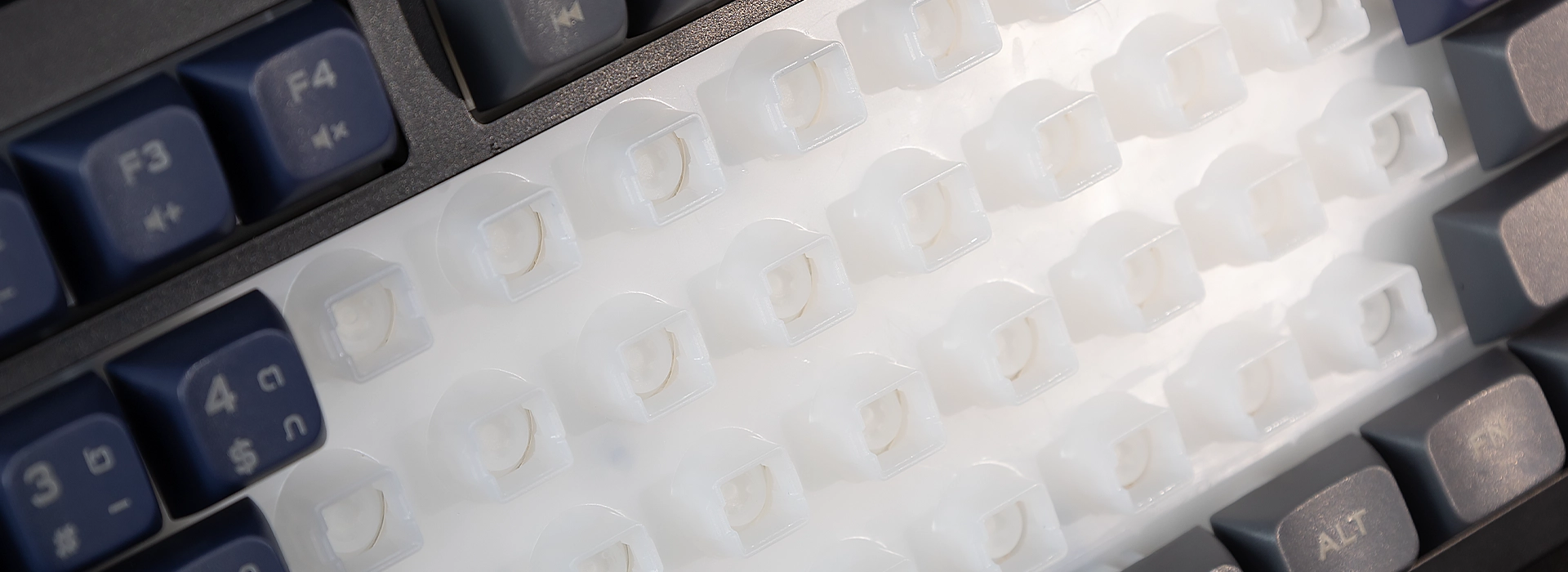 คีย์บอร์ดเกมมิ่ง รุ่น TYPE K11 ไฟ RGB Lighting 10 โหมด